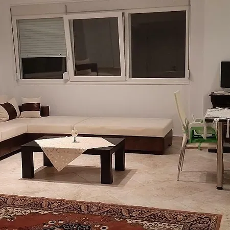 Chris Lux بيت للعطل
