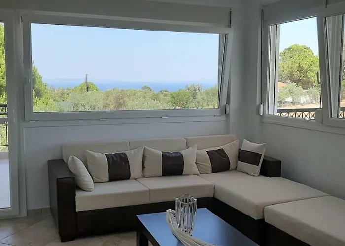 Chris Lux Ormos Panagias