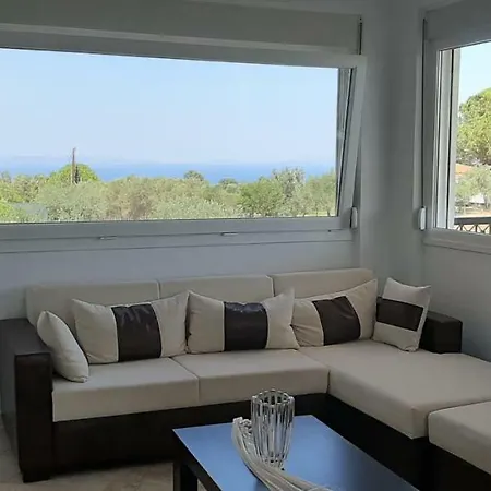 Chris Lux Ormos Panagias